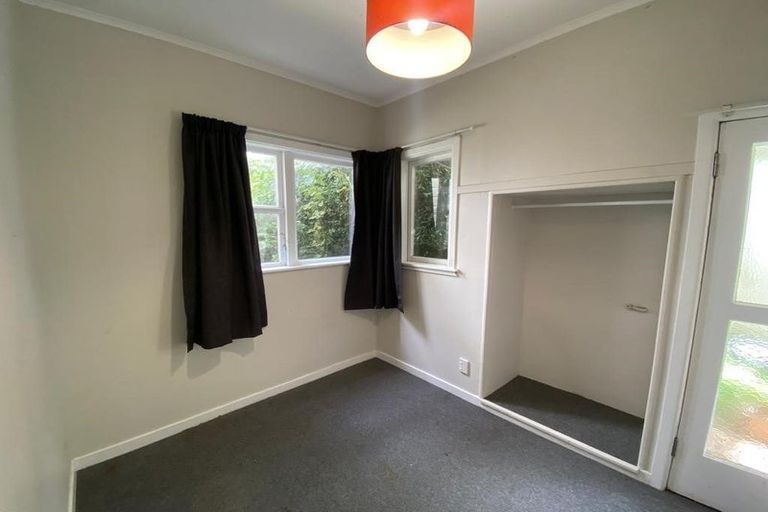 Photo of property in 62 Kelburn Parade, Kelburn, Wellington, 6012