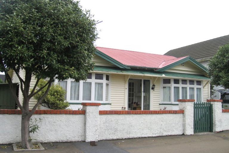 Photo of property in 62 Apu Crescent, Lyall Bay, Wellington, 6022