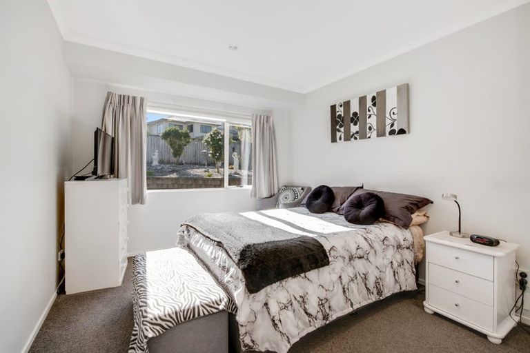 Photo of property in 84 Tauranga Place, Orewa, 0931