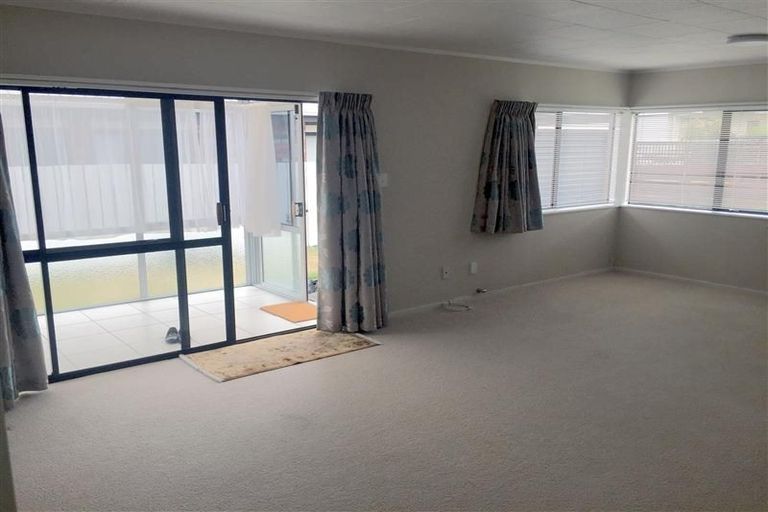 Photo of property in 2/5 Rawhiti Street, Vogeltown, New Plymouth, 4310