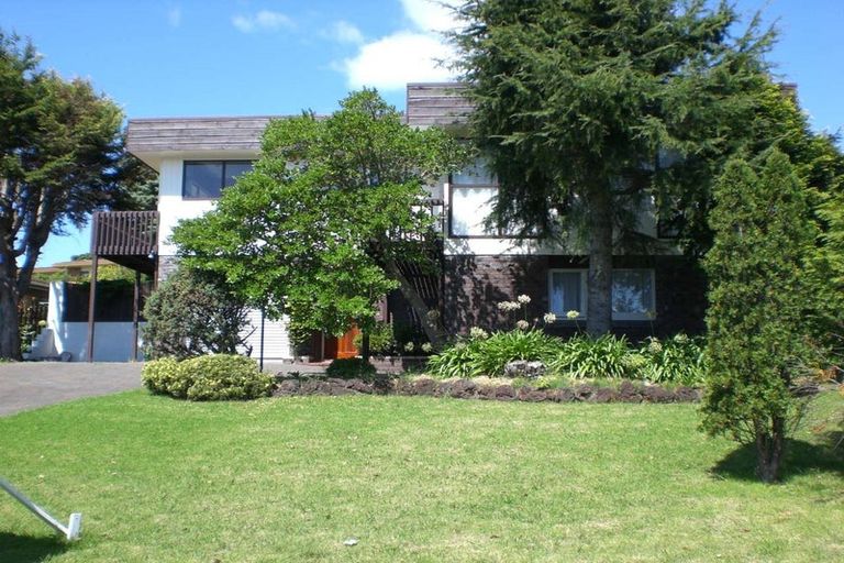 Photo of property in 18 Prince Regent Drive, Half Moon Bay, Auckland, 2012