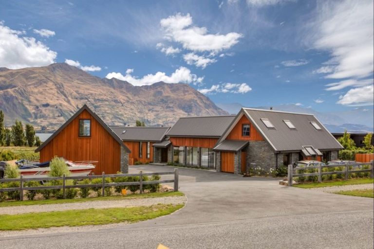 Photo of property in 314 Beacon Point Road, Wanaka, 9305
