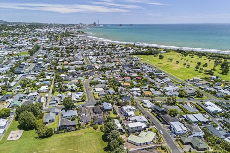 Photo of property in 8 Chatswood Grove, Fitzroy, New Plymouth, 4312