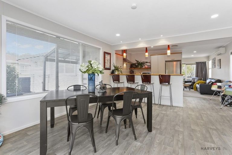 Photo of property in 45 Castleford Street, Green Bay, Auckland, 0604