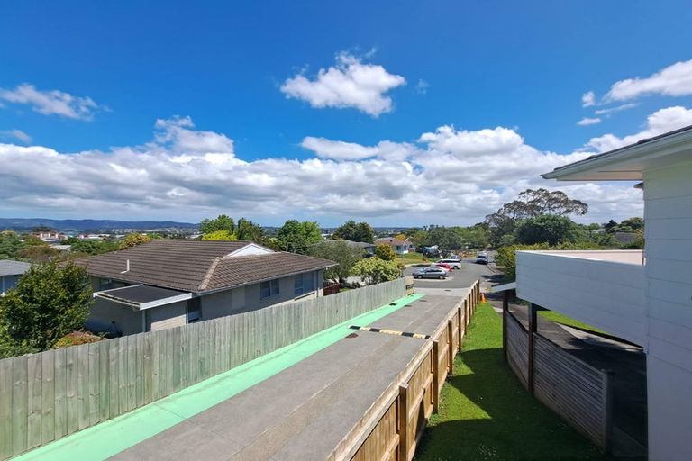 Photo of property in 5 South Pacific Place, Henderson, Auckland, 0612