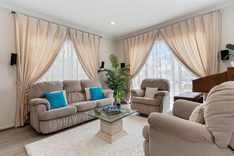 Photo of property in 20 Drumbuoy Drive, Flat Bush, Auckland, 2019
