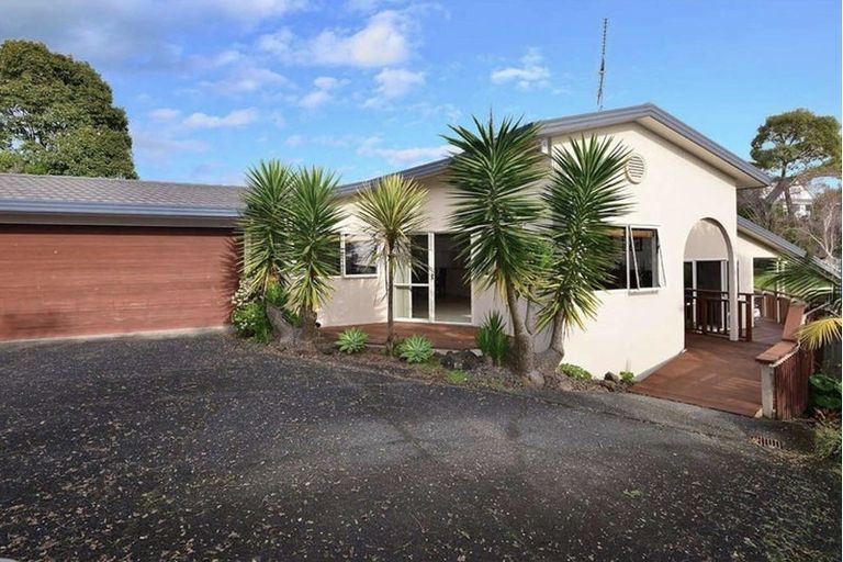 Photo of property in 31 Rifleman Rise, Unsworth Heights, Auckland, 0632