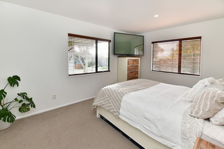 Photo of property in 2/1376 Whangaparaoa Road, Army Bay, Whangaparaoa, 0930