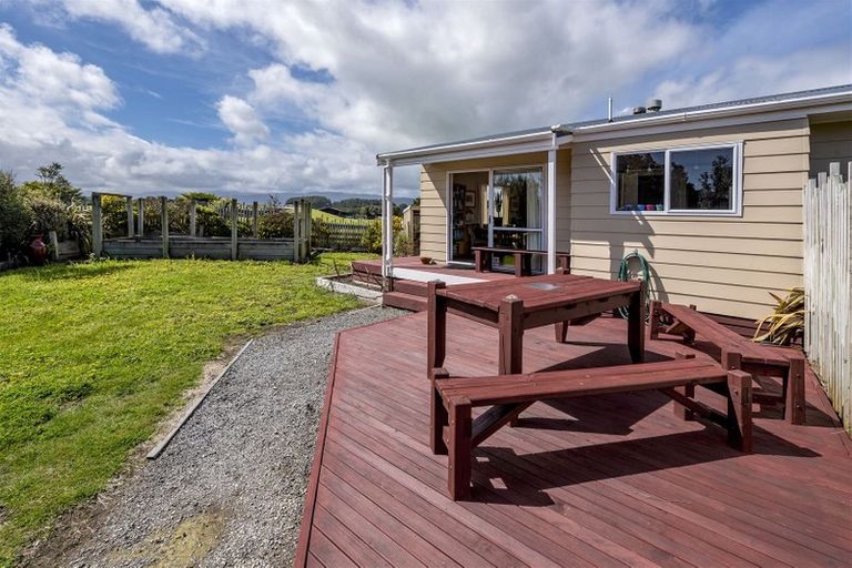 Photo of property in 3 Mavis Avenue, Waikawa Beach, Manakau, 5573