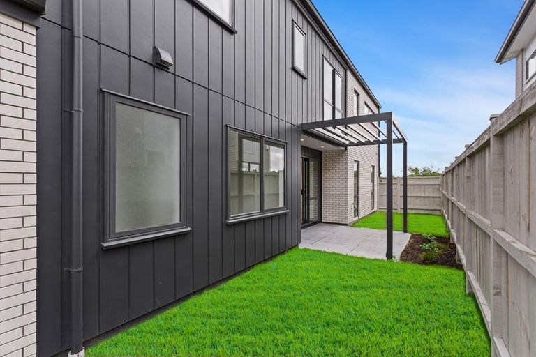 Photo of property in 16 Riria Crescent, Takanini, 2112