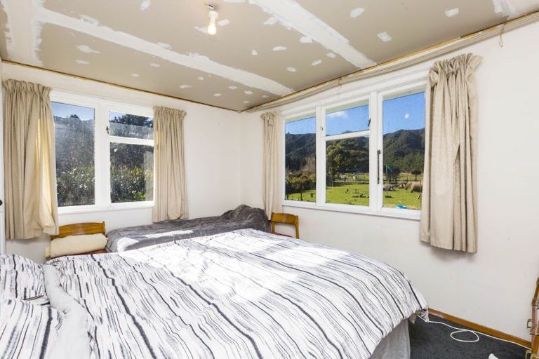 Photo of property in 147 Upper Fitzherbert Road, Wainuiomata, 5373