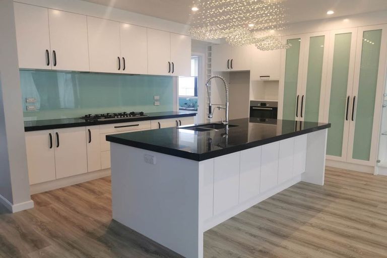 Photo of property in 21 Ascension Crescent, Orewa, 0931