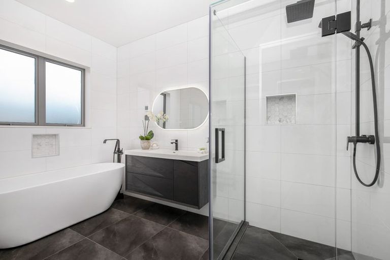 Photo of property in 125 Mcrobbie Road, Kingseat, Papakura, 2580