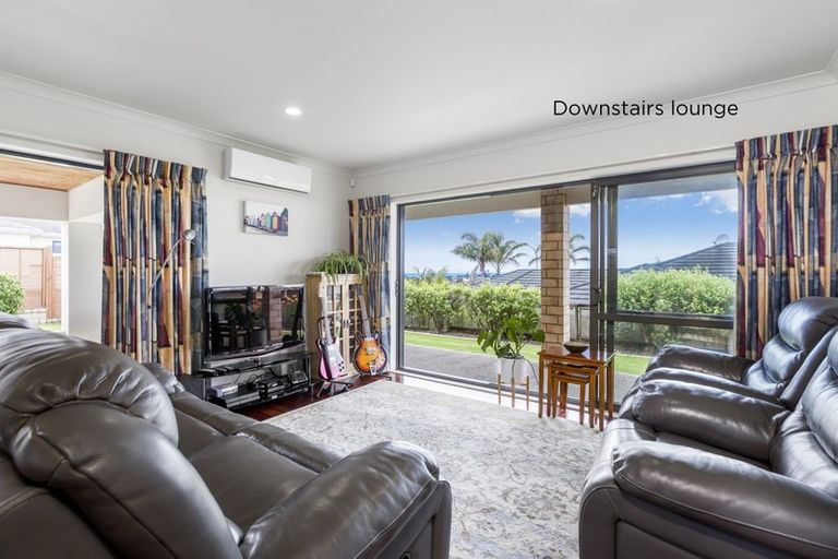 Photo of property in 49 Grovenor Drive, Orewa, 0931