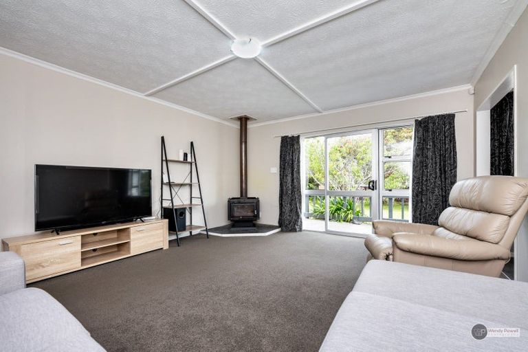Photo of property in 82 Hewer Crescent, Naenae, Lower Hutt, 5011
