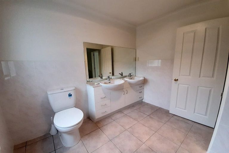 Photo of property in 17 Crimson Park, Oteha, Auckland, 0632