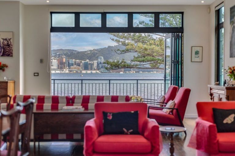 Photo of property in 286 Oriental Parade, Oriental Bay, Wellington, 6011