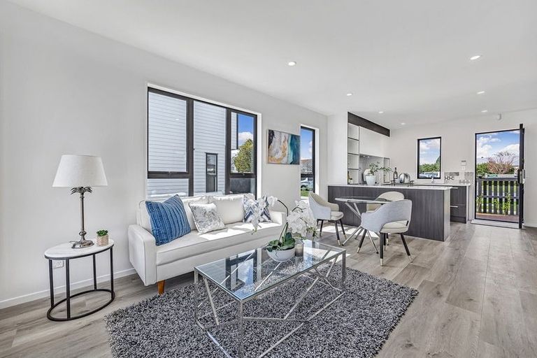 Photo of property in 9/47 Beach Road, Te Atatu Peninsula, 0610