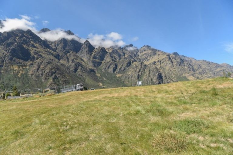 Photo of property in 5 Rabbiters Drive, Jacks Point, Queenstown, 9371