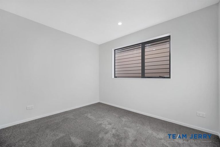 Photo of property in 21 Combat Street, Papakura, 2110