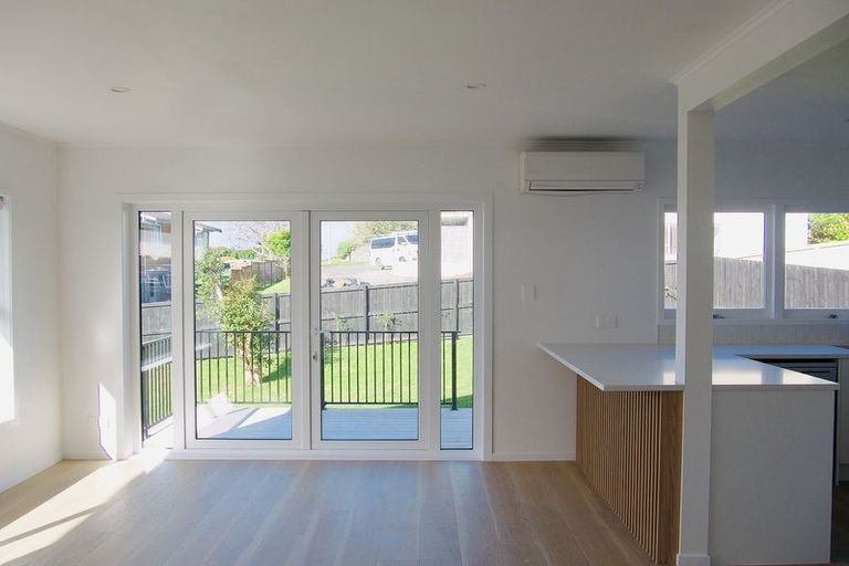 Photo of property in 2/16 Anne Road, Hillcrest, Auckland, 0627