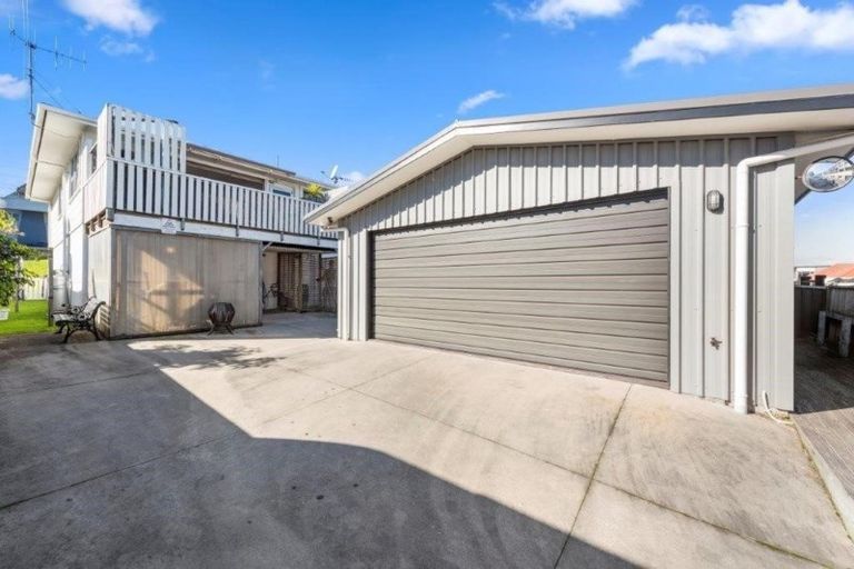 Photo of property in 34 Pitau Road, Mount Maunganui, 3116