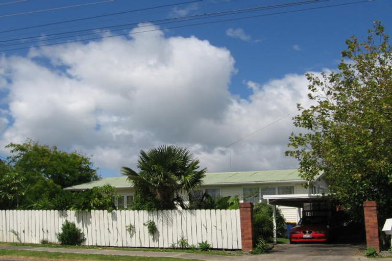 Photo of property in 36 East Coast Road, Milford, Auckland, 0620