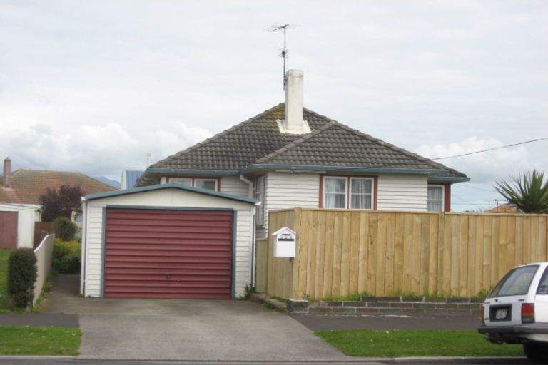 Photo of property in 2/324 Carrington Street, Vogeltown, New Plymouth, 4310