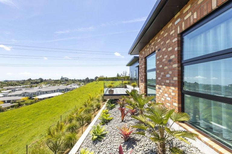 Photo of property in 51 Fernbrook Drive, Hurworth, New Plymouth, 4310