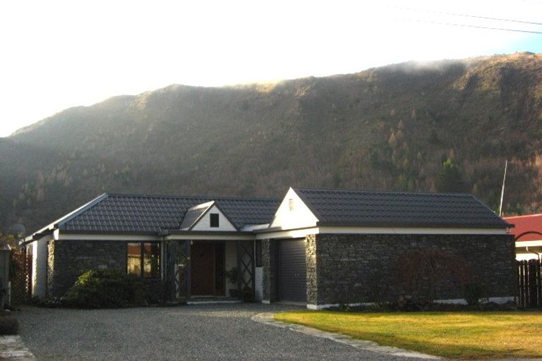 Photo of property in 14 Suffolk Street, Arrowtown, 9302