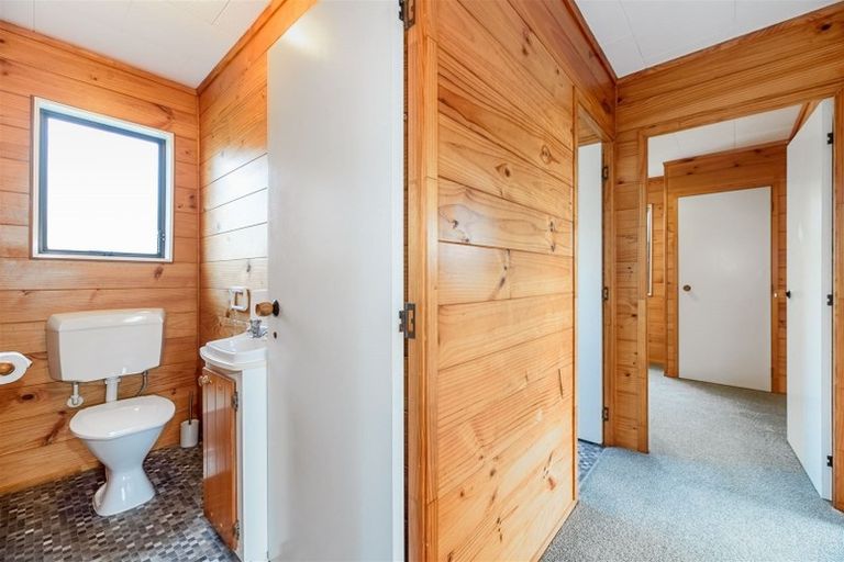 Photo of property in 1/57 Cliff View Drive, Green Bay, Auckland, 0604