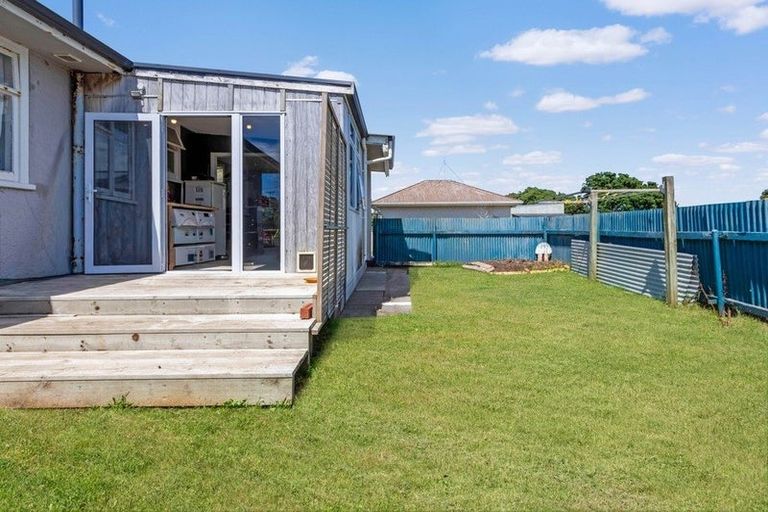 Photo of property in 99 Cornfoot Street, Castlecliff, Whanganui, 4501