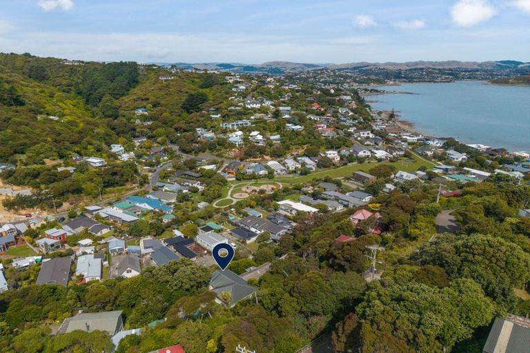 Photo of property in 31 Airlie Road, Plimmerton, Porirua, 5026