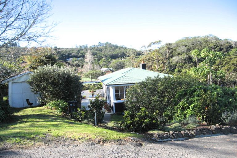 Photo of property in 24 Brind Road, Russell, 0202