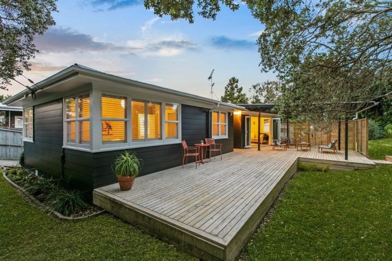 Photo of property in 1/235 Rangatira Road, Beach Haven, Auckland, 0626