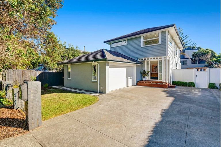 Photo of property in 63a Walton Street, Red Beach, 0932