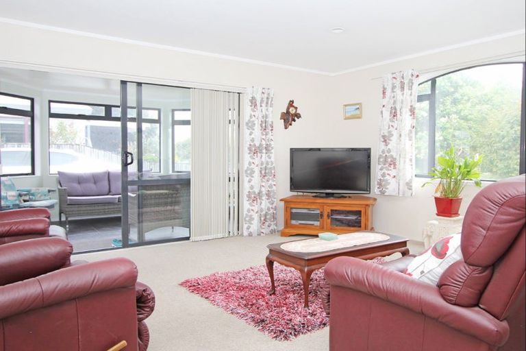 Photo of property in 130 Mayfair Avenue, Whangamata, 3620