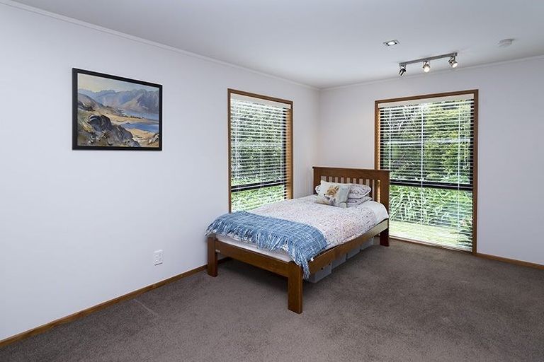 Photo of property in 17 Stevenson Way, Cockle Bay, Auckland, 2014