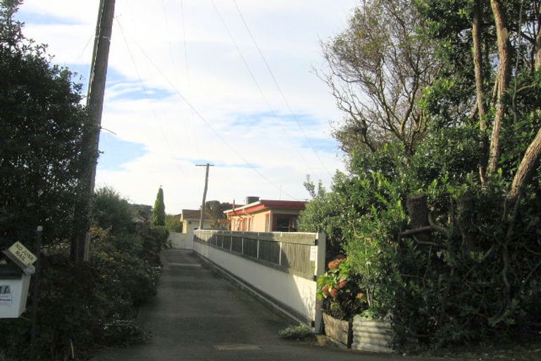 Photo of property in 7a Linden Avenue, Tawa, Wellington, 5028