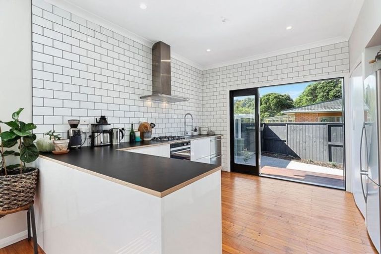 Photo of property in 62 Oxford Street, Tawa, Wellington, 5028