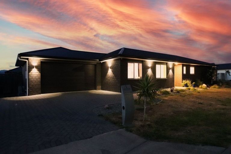 Photo of property in 1 Routhan Way, Carterton, 5713