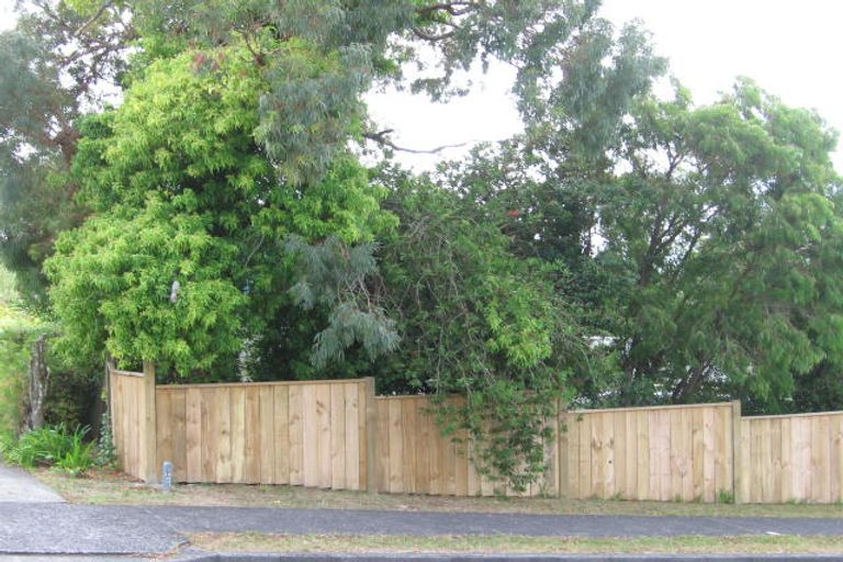Photo of property in 60 Weatherly Road, Torbay, Auckland, 0630