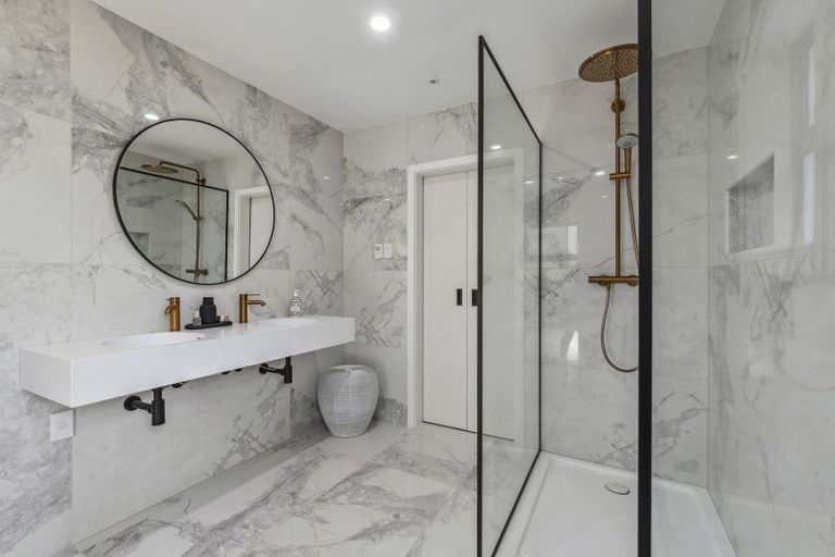 Photo of property in 9 Seymour Road, Mellons Bay, Auckland, 2014