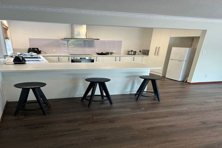 Photo of property in 5 Broadfell Avenue, Avonhead, Christchurch, 8042