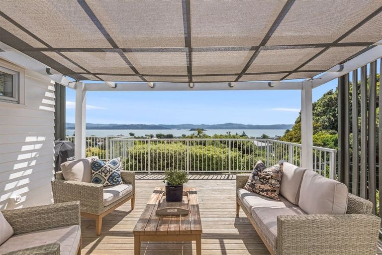 Photo of property in 22 Kowhai Street, Eastbourne, Lower Hutt, 5013