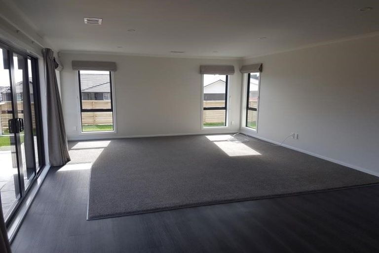 Photo of property in 42 Margaret Shields Avenue, Aotea, Porirua, 5024