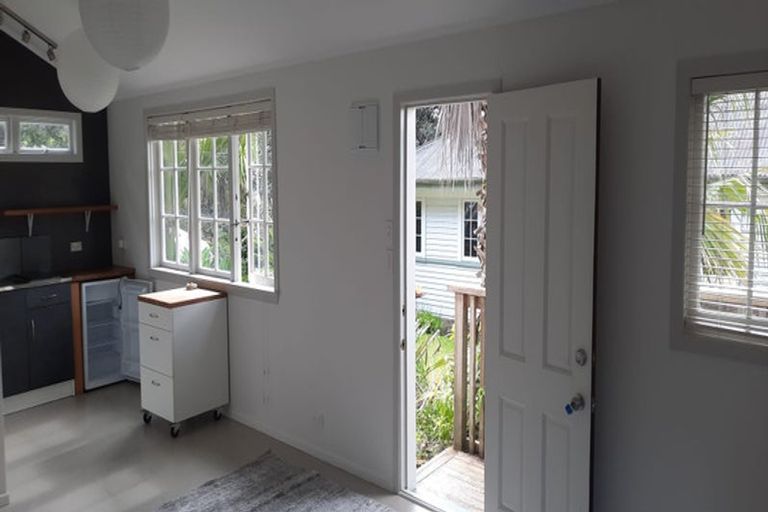 Photo of property in 325 Titirangi Road, Titirangi, Auckland, 0604