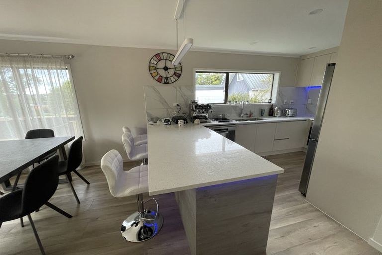 Photo of property in 18 King Richard Place, Browns Bay, Auckland, 0630