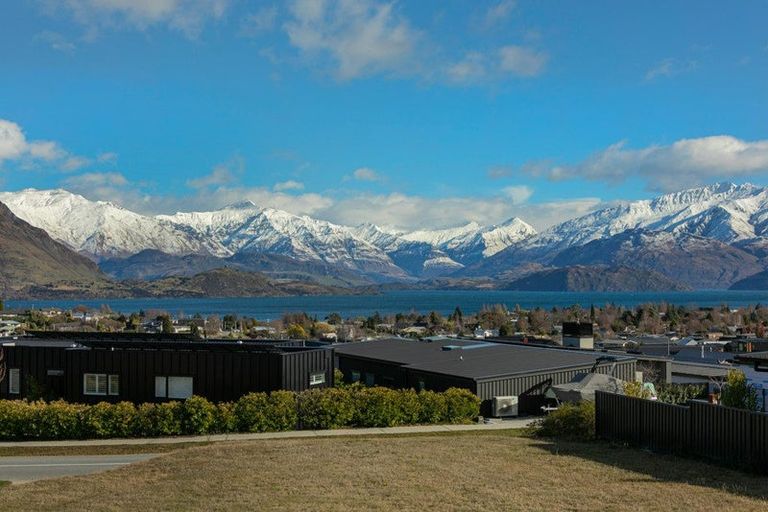 Photo of property in 15 The Heights Avenue, Wanaka, 9305
