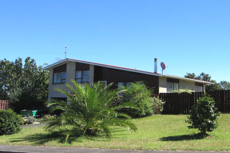 Photo of property in 21 St Catherine Crescent, West Harbour, Auckland, 0618